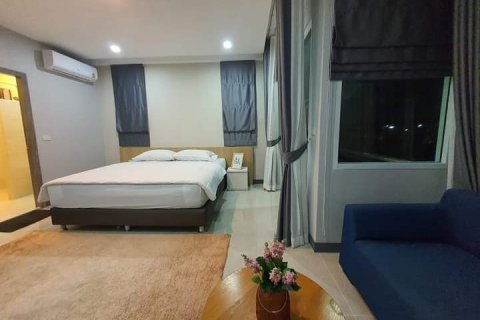 Chalet de 6 dormitorios en Pattaya, Tailandia № 82114 - foto 29