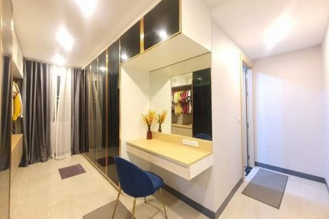 Chalet de 6 dormitorios en Pattaya, Tailandia № 82114 - foto 12