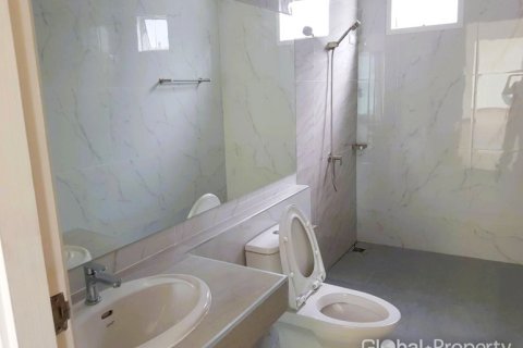 Casa de 3 dormitorios en Pattaya, Tailandia № 124196 - foto 18