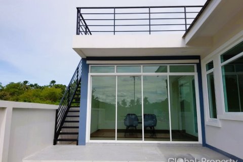 Casa de 3 dormitorios en Pattaya, Tailandia № 124196 - foto 24