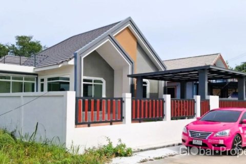 House in Pattaya, Thailand 3 bedrooms № 124196