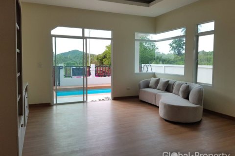 Casa de 3 dormitorios en Pattaya, Tailandia № 124196 - foto 8