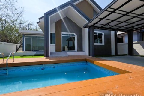 Casa de 3 dormitorios en Pattaya, Tailandia № 124196 - foto 3