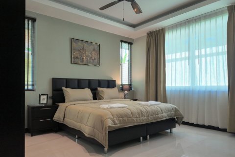 Casa de 4 dormitorios en Pattaya, Tailandia № 119277 - foto 15