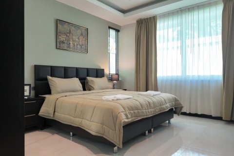 Casa de 4 dormitorios en Pattaya, Tailandia № 119277 - foto 14