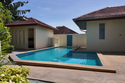 Casa de 4 dormitorios en Pattaya, Tailandia № 119277 - foto 4