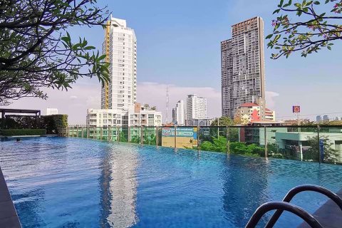 Condominio de 2 dormitorios en Chatuchak, Bangkok, Tailandia № 77005 - foto 14
