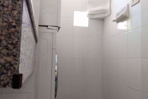 Condominio de 2 dormitorios en Ratchathewi, Bangkok, Tailandia № 77008 - foto 15