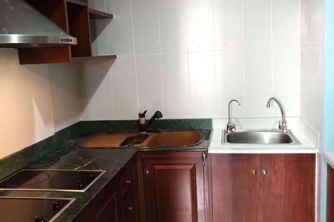 Condominio de 2 dormitorios en Ratchathewi, Bangkok, Tailandia № 77008 - foto 6