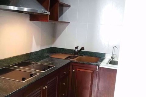 Condominio de 2 dormitorios en Ratchathewi, Bangkok, Tailandia № 77008 - foto 5