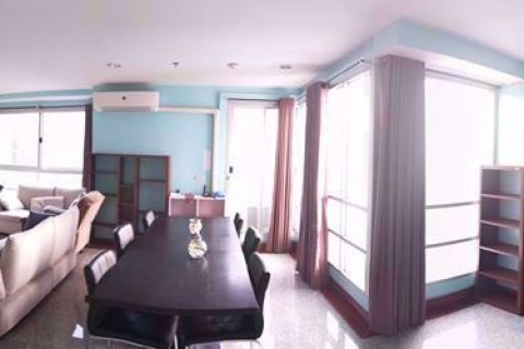 Condominio de 2 dormitorios en Ratchathewi, Bangkok, Tailandia № 77008 - foto 4