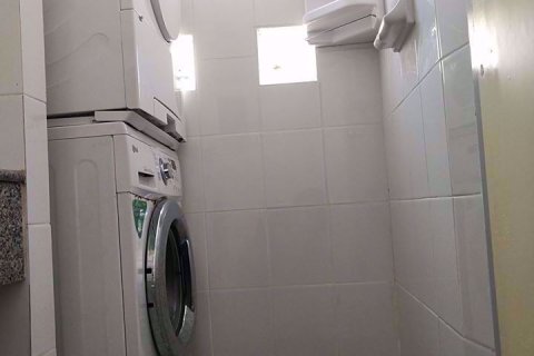 Condominio de 2 dormitorios en Ratchathewi, Bangkok, Tailandia № 77008 - foto 16