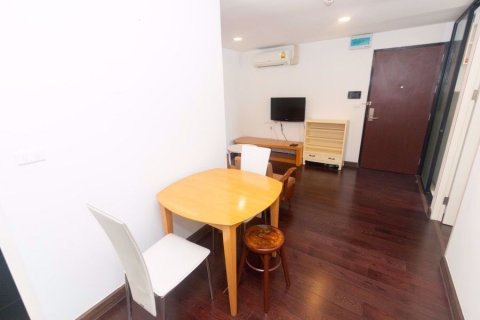 Condominio de 2 dormitorios en Khlong San, Bangkok, Tailandia № 76833 - foto 2