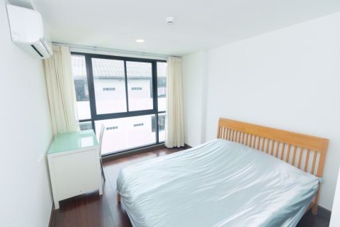 Condominio de 2 dormitorios en Khlong San, Bangkok, Tailandia № 76833 - foto 5