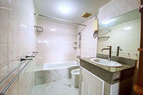 Condominio de 2 dormitorios en Sathon, Bangkok, Tailandia № 76344 - foto 10