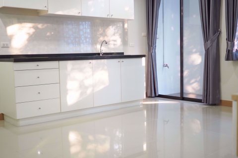 Condominio de 2 dormitorios en Phaya Thai, Bangkok, Tailandia № 76913 - foto 2