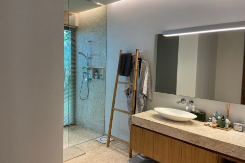 Casa de 3 dormitorios en Bang Tao, Tailandia № 120758 - foto 11