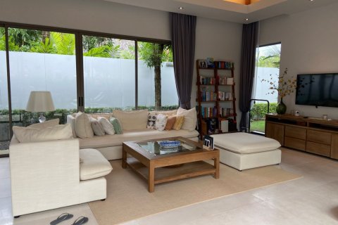 Casa de 3 dormitorios en Bang Tao, Tailandia № 120758 - foto 3