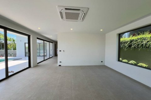 Chalet de 4 dormitorios en Surat Thani, Tailandia № 125974 - foto 8
