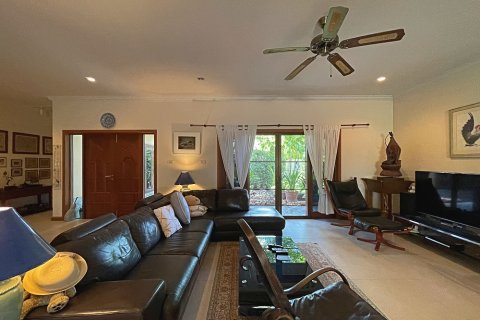 Casa de 4 dormitorios en Hua Hin, Tailandia № 125431 - foto 3