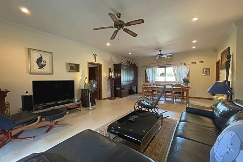 Casa de 4 dormitorios en Hua Hin, Tailandia № 125431 - foto 5