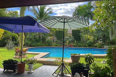 Casa de 4 dormitorios en Hua Hin, Tailandia № 125431 - foto 15