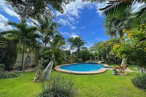 Casa de 4 dormitorios en Hua Hin, Tailandia № 125431 - foto 11