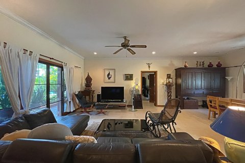 Casa de 4 dormitorios en Hua Hin, Tailandia № 125431 - foto 2