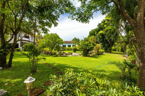 Haus in Hua Hin, Thailand 9 Schlafzimmer № 125430