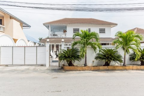 Casa de 3 dormitorios en Hua Hin, Tailandia № 125427 - foto 2