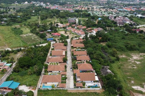 Casa de 4 dormitorios en Hua Hin, Tailandia № 125425 - foto 2