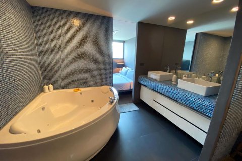 Condominio de 1 dormitorio en Watthana, Bangkok, Tailandia № 76331 - foto 15