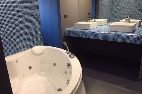Condominio de 1 dormitorio en Watthana, Bangkok, Tailandia № 76331 - foto 16