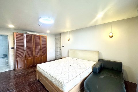 Condo in Suan Luang, Bangkok, Thailand, 3 bedrooms № 105190 - photo 6