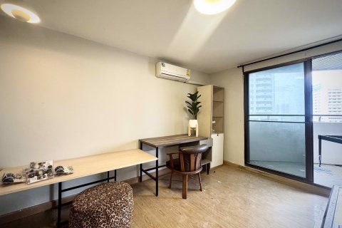 Condo in Suan Luang, Bangkok, Thailand, 3 bedrooms № 105190 - photo 12