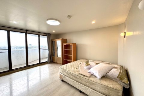 Condo in Suan Luang, Bangkok, Thailand, 3 bedrooms № 105190 - photo 15