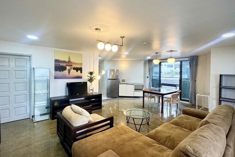 Condo in Suan Luang, Bangkok, Thailand, 3 bedrooms № 105190 - photo 2