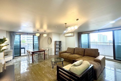 Condo in Suan Luang, Bangkok, Thailand, 3 bedrooms № 105190 - photo 8