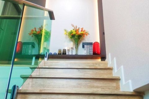 Casa de 4 dormitorios en Pattaya, Tailandia № 105186 - foto 7