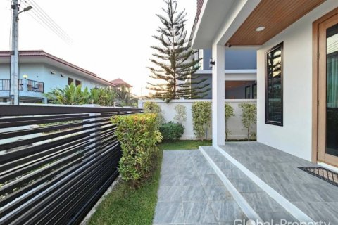 Casa de 4 dormitorios en Pattaya, Tailandia № 105186 - foto 23