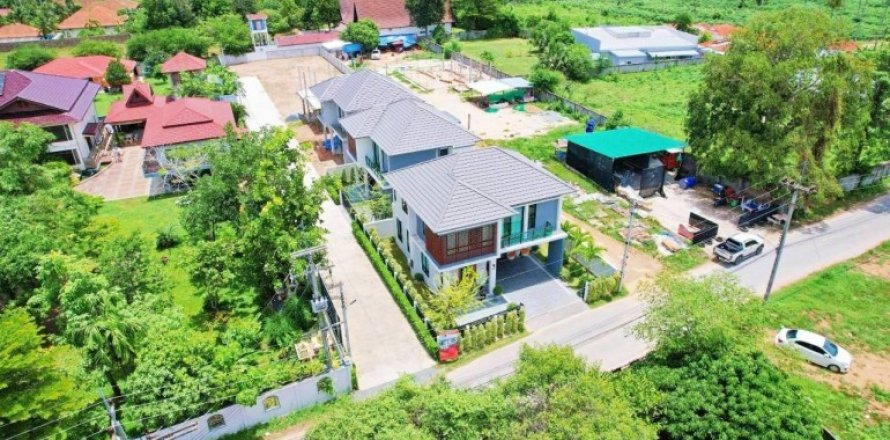 Casa de 4 dormitorios en Pattaya, Tailandia № 105186