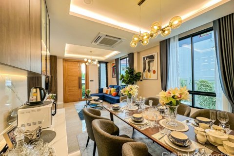 Casa de 4 dormitorios en Pattaya, Tailandia № 105186 - foto 4