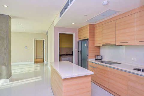 Condo in Bangkok, Thailand, 3 bedrooms in Aguston Sukhumvit 22  № 111207