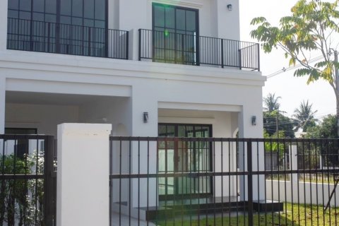 Casa de 3 dormitorios en San Kamphaeng, Tailandia № 124205 - foto 3