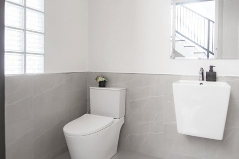 Casa de 3 dormitorios en San Kamphaeng, Tailandia № 124205 - foto 9