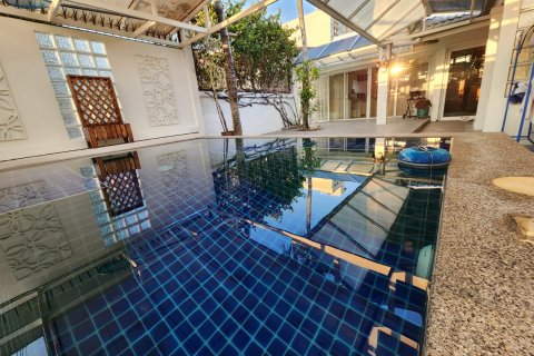 Casa de 5 dormitorios en Pattaya, Tailandia № 80713 - foto 12