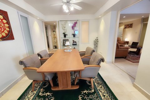 Casa de 5 dormitorios en Pattaya, Tailandia № 80713 - foto 18