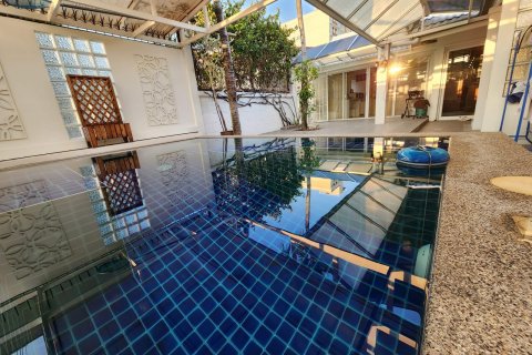 Casa de 5 dormitorios en Pattaya, Tailandia № 80713 - foto 4