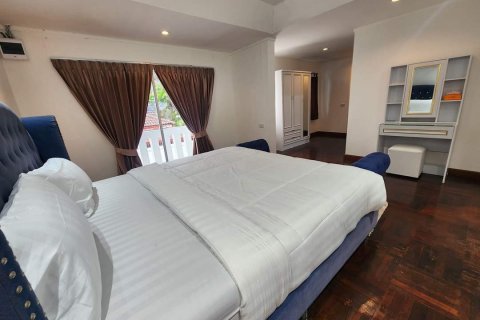 Casa de 5 dormitorios en Pattaya, Tailandia № 80713 - foto 29