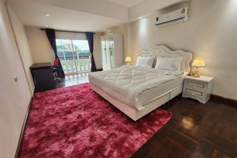 Casa de 5 dormitorios en Pattaya, Tailandia № 80713 - foto 22